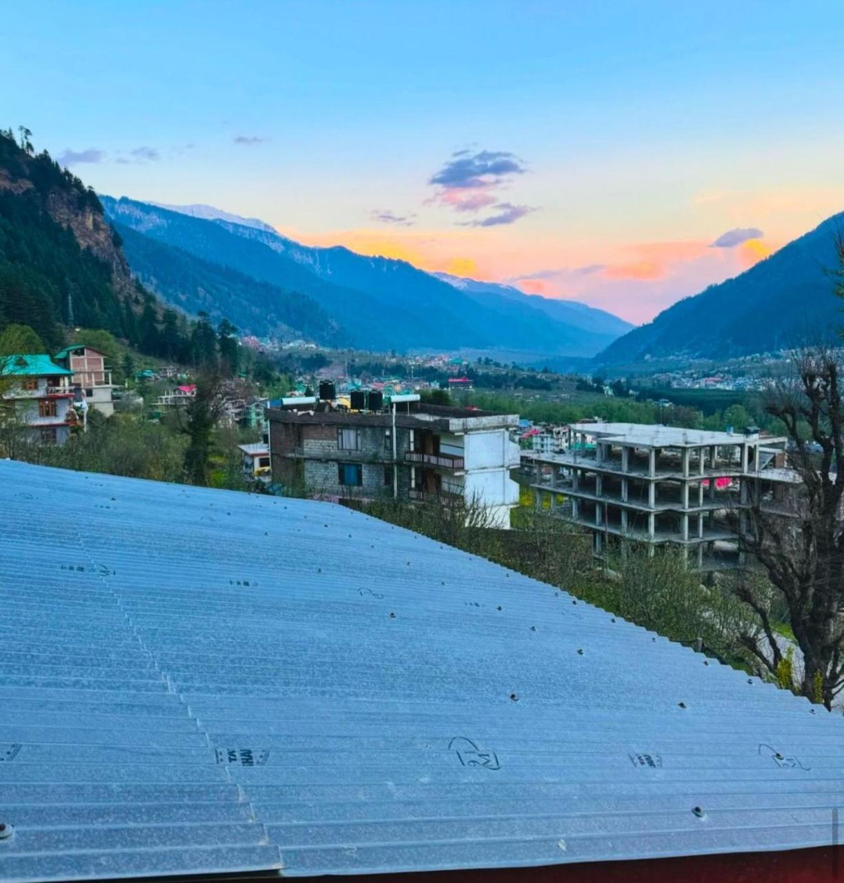 Hotel Himachal Heights Manāli Kültér fotó