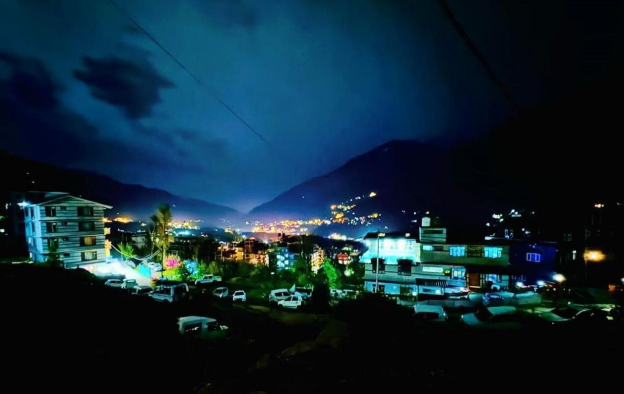 Hotel Himachal Heights Manāli Kültér fotó
